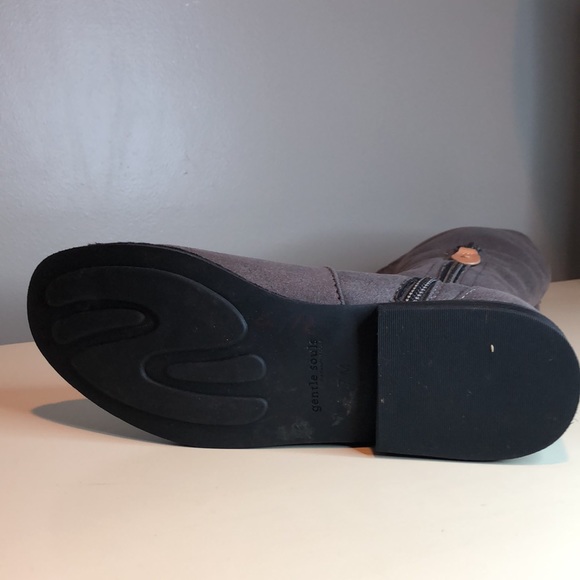 Gentle Souls by Kenneth Cole Brown - Picture 12 of 16